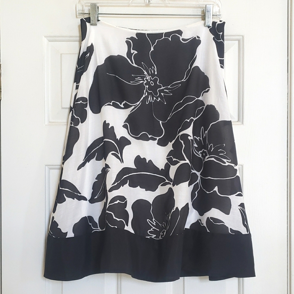 WHITE HOUSE BLACK MARKET Black White Floral Silk Blend A-Line Border Skirt 2 - Picture 3 of 9